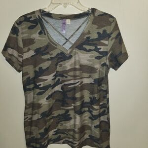 Alya Camouflage V-Neck Short Sleeve Tee